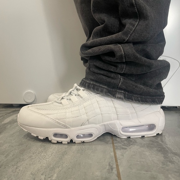 Nike Air Max 95 White and Green Sneakers - Picture 5 of 5